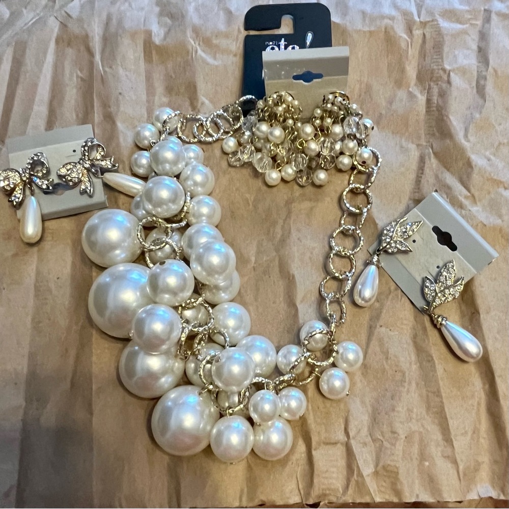 Box of Assorted Jewelry (4)